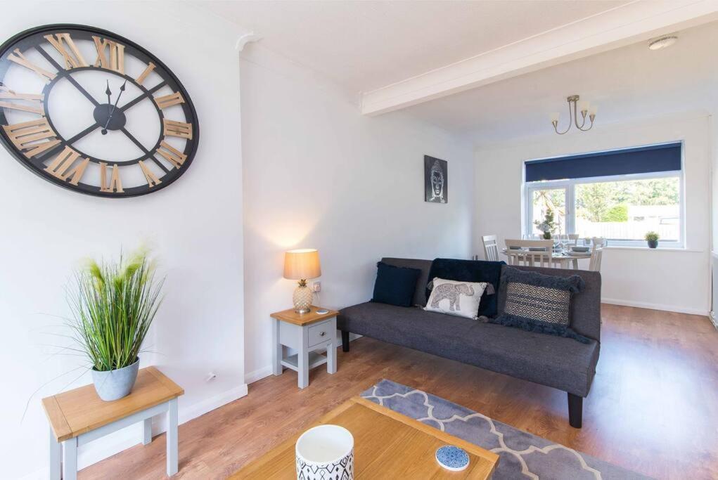 Modern Three Bedroom Home In Castle Donington Buitenkant foto